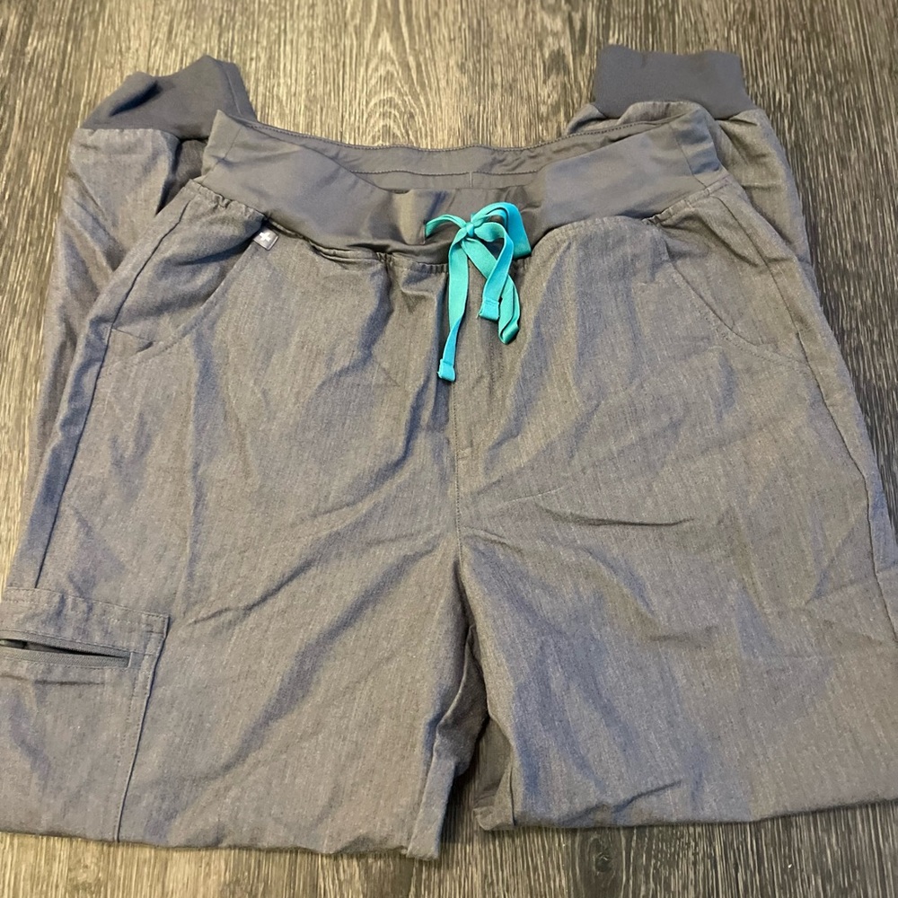 Grey Figs jogger scrubs size medium